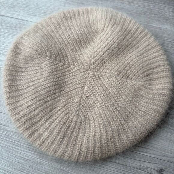 Vintage Aris angora wool beret, made in the U.S.A. - Picture 1 of 6